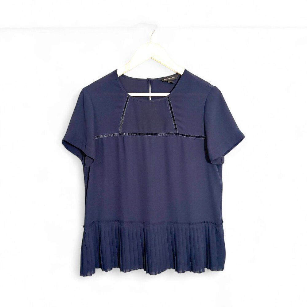 Banana Republic Navy Blue Pleated Hem Blouse Size Small Classic Style Top